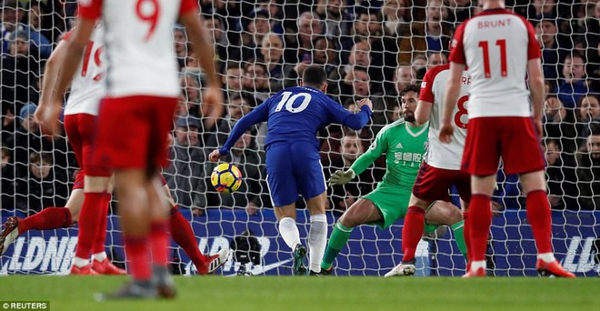 Hazard lập cú đúp, Chelsea trở lại Top 4 - Ảnh 7.