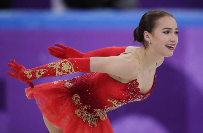 Nữ ho&agrave;ng s&acirc;n băng 15 tuổi tỏa s&aacute;ng rực rỡ trong lần đầu tham dự Olympic m&ugrave;a Đ&ocirc;ng - Ảnh 2.