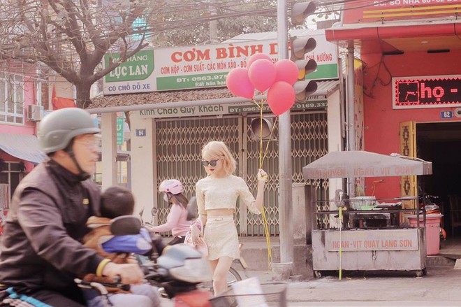 Cậu bạn cosplay Taylor Swift dạo chợ Tết, diễn sâu đến nỗi fangirl bật khóc vì tưởng thật - Ảnh 4.