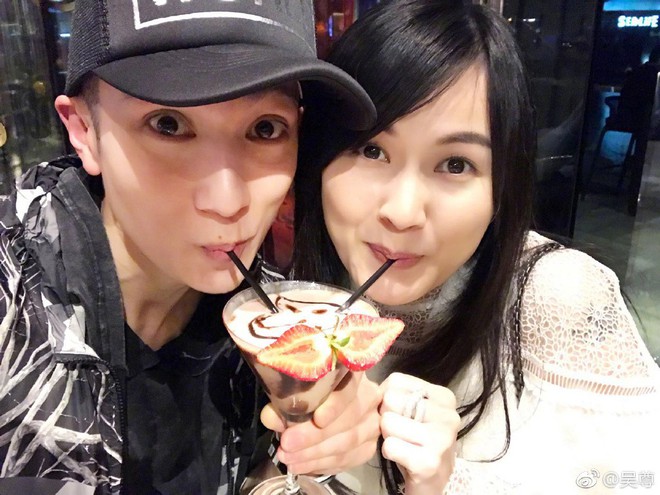 Ng&ocirc; T&ocirc;n lần đầu ti&ecirc;n chia sẻ ảnh ch&iacute;nh diện của b&agrave; x&atilde;, cả hai đ&atilde; b&ecirc;n nhau 22 m&ugrave;a Valentine - Ảnh 2.