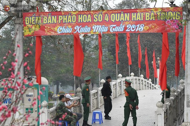 Ráo riết dựng hơn 30 trận địa pháo hoa tại Hà Nội trước giờ khai sáng đêm Giao thừa - Ảnh 8.