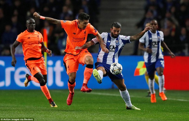 Liverpool hủy diệt Porto, đặt một ch&acirc;n v&agrave;o tứ kết Champions League - Ảnh 2.