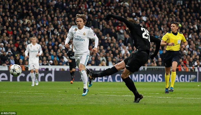 Ronaldo lập c&uacute; đ&uacute;p, Real Madrid thắng ngược PSG - Ảnh 7.