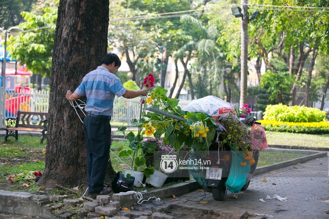 Ai cũng mong Tết, nhưng rồi cảnh người bán đập chậu, người mua ép giá rồi lao vào hôi hoa ngày 30 Tết vẫn tái diễn - Ảnh 5.