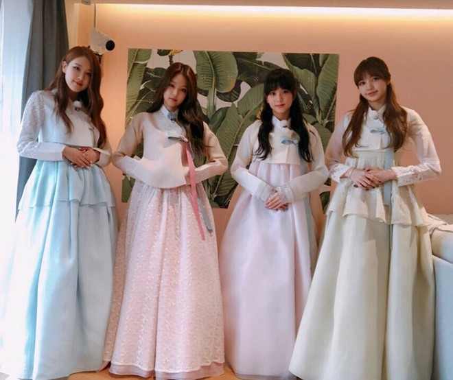 Sao Hàn đón Tết: Idol thi nhau diện hanbok lung linh, Park Shin Hye cùng dàn sao gửi lời chúc trên phim trường - Ảnh 24.