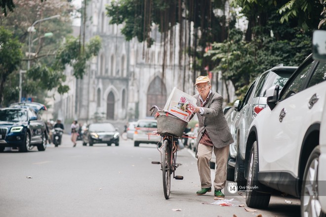 Buổi sáng cuối cùng của năm chẳng còn khói bụi hay dòng người tất tả ngược xuôi, Hà Nội bỗng bình yên đến lạ - Ảnh 4.