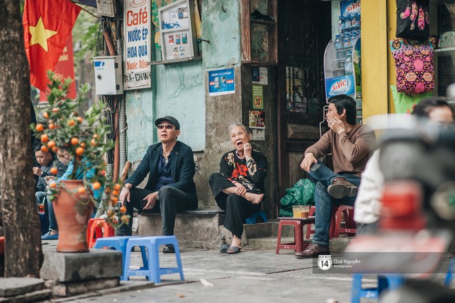 Buổi sáng cuối cùng của năm chẳng còn khói bụi hay dòng người tất tả ngược xuôi, Hà Nội bỗng bình yên đến lạ - Ảnh 6.