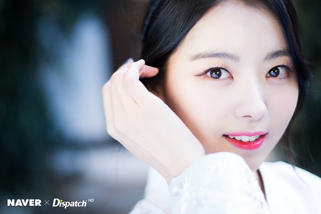 Sao Hàn đón Tết: Idol thi nhau diện hanbok lung linh, Park Shin Hye cùng dàn sao gửi lời chúc trên phim trường - Ảnh 34.