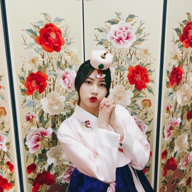 Sao H&agrave;n đ&oacute;n Tết: Idol thi nhau diện hanbok lung linh, Park Shin Hye c&ugrave;ng d&agrave;n sao gửi lời ch&uacute;c tr&ecirc;n phim trường - Ảnh 30.