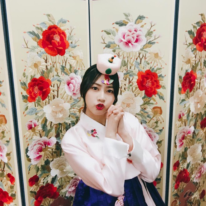 Sao Hàn đón Tết: Idol thi nhau diện hanbok lung linh, Park Shin Hye cùng dàn sao gửi lời chúc trên phim trường - Ảnh 30.