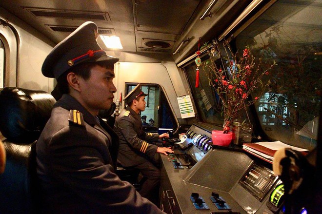 Chuyến tàu cuối cùng rời ga Hà Nội đưa 200 hành khách về quê đón năm mới - Ảnh 1.