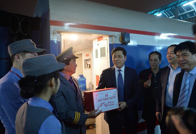 Chuyến tàu cuối cùng rời ga Hà Nội đưa 200 hành khách về quê đón năm mới - Ảnh 3.
