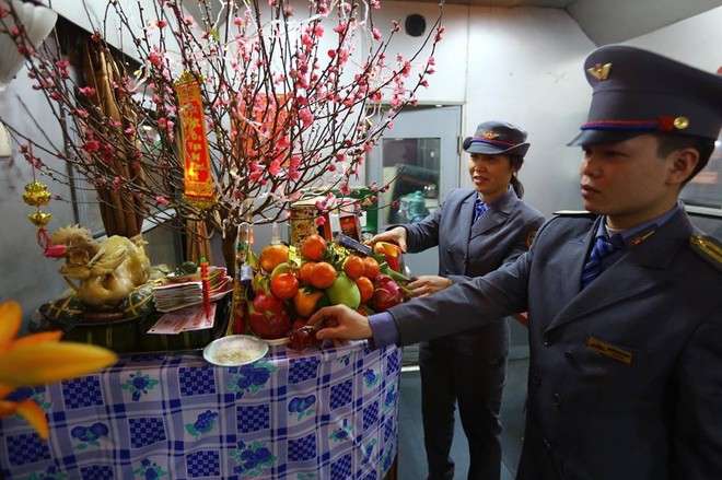 Chuyến tàu cuối cùng rời ga Hà Nội đưa 200 hành khách về quê đón năm mới - Ảnh 6.