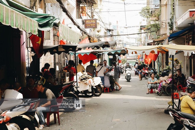 Không khí nhộn nhịp ngày đầu năm tại quán cafe vợt lâu đời nhất Sài Gòn, gần 80 năm chỉ nghỉ đúng ngày 30 Tết - Ảnh 6.