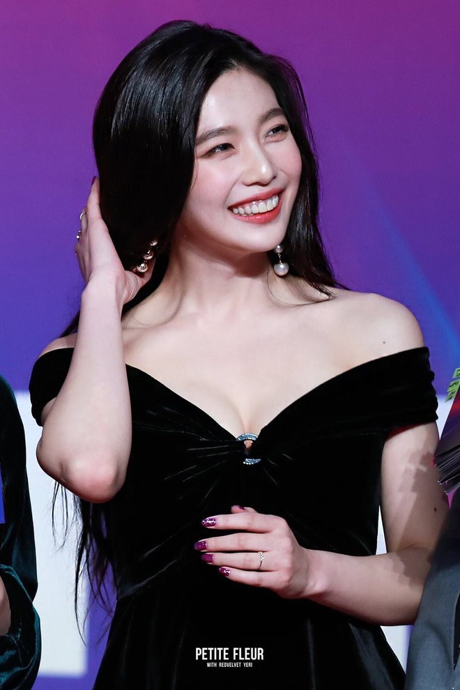 Chuyện thật như đùa: Nữ idol bị chê xấu nhất lịch sử Kpop hiện còn hot hơn cả Irene, Yoona và loạt nữ thần khác - Ảnh 8.