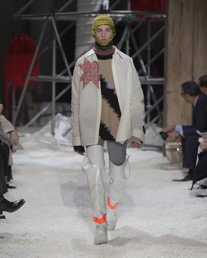 Phủ kín sàn runway bằng bỏng ngô, Calvin Klein thật biết cách chơi trội - Ảnh 7.