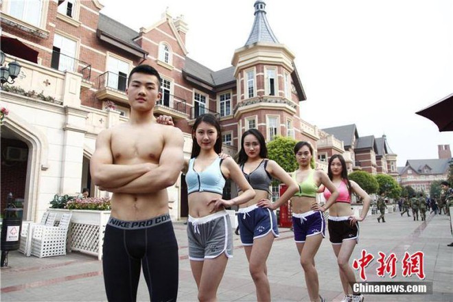 Kh&ocirc;ng chỉ c&oacute; khu&ocirc;n vi&ecirc;n đẹp nhất, ng&ocirc;i trường n&agrave;y c&ograve;n sở hữu những SV n&oacute;ng bỏng nhất Trung Quốc - Ảnh 9.