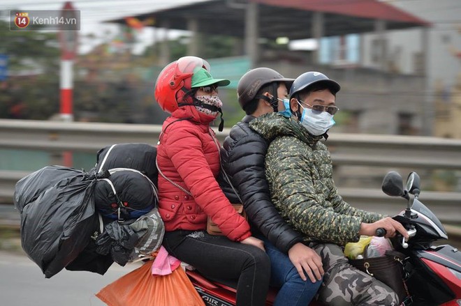 Cao tốc Pháp Vân ùn ứ nghiêm trọng chiều mùng 4 Tết do người dân bắt đầu trở lại Thủ đô - Ảnh 8.