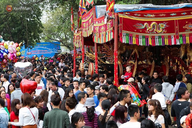 Chùm ảnh: 2 tiếng rước quả pháo dài 6 mét về làng Đồng Kỵ, mở màn mùa lễ hội đầu năm mới - Ảnh 4.