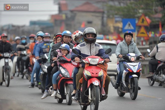 Cao tốc Pháp Vân ùn ứ nghiêm trọng chiều mùng 4 Tết do người dân bắt đầu trở lại Thủ đô - Ảnh 7.