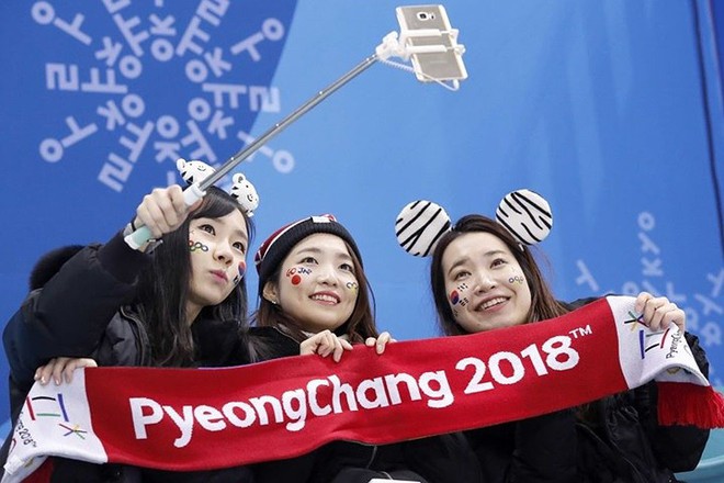 Cận cảnh các nữ cổ động viên xinh đẹp và dễ thương tại PyeongChang - Ảnh 12.