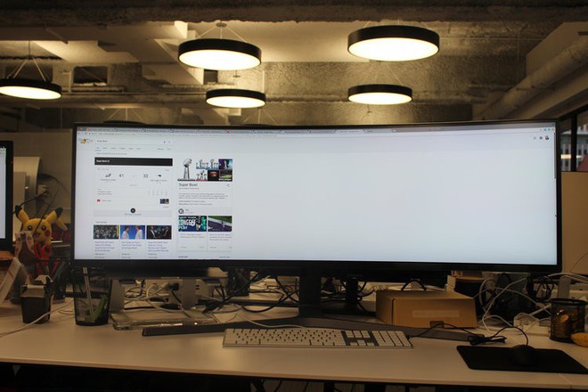 M&agrave;n h&igrave;nh cực dị d&agrave;i bằng cả mặt b&agrave;n n&agrave;y sẽ hiển thị c&aacute;c trang web như thế n&agrave;o? - Ảnh 10.