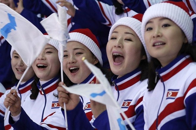 Cận cảnh c&aacute;c nữ cổ động vi&ecirc;n xinh đẹp v&agrave; dễ thương tại PyeongChang - Ảnh 6.
