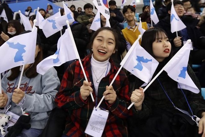 Cận cảnh c&aacute;c nữ cổ động vi&ecirc;n xinh đẹp v&agrave; dễ thương tại PyeongChang - Ảnh 10.