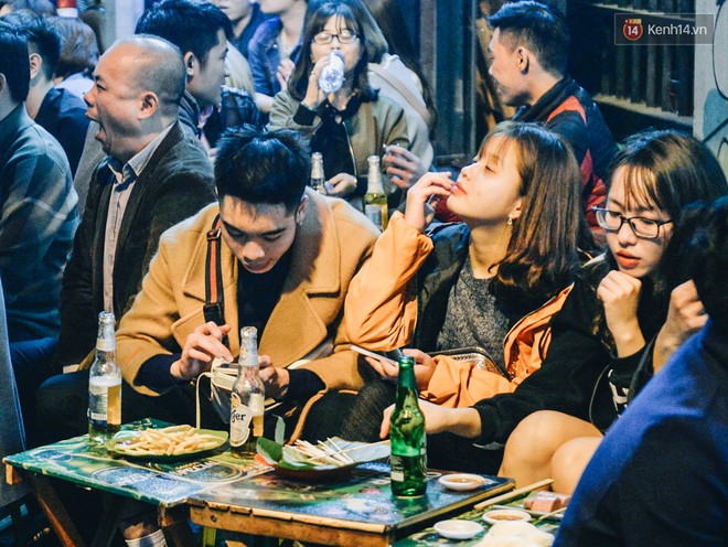 Giới trẻ k&eacute;o nhau l&ecirc;n Tạ Hiện dịp đầu năm đ&ocirc;ng đ&uacute;c hơn cả ng&agrave;y thường - Ảnh 6.