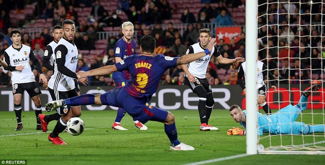 Messi kiến tạo, Suarez ghi bàn, Barca hạ Valencia ở bán kết lượt đi Cúp Nhà vua - Ảnh 5.