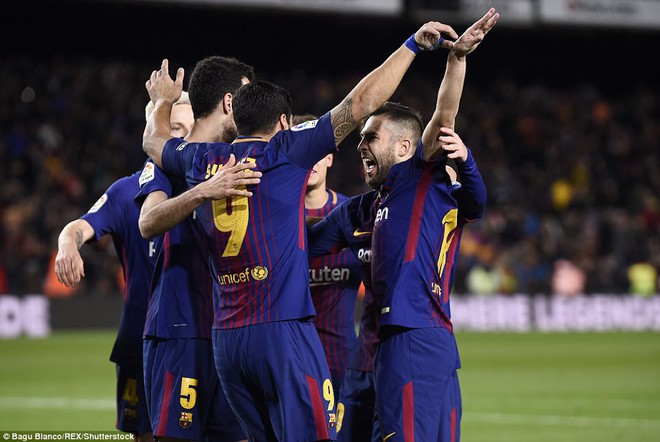 Messi kiến tạo, Suarez ghi bàn, Barca hạ Valencia ở bán kết lượt đi Cúp Nhà vua - Ảnh 10.