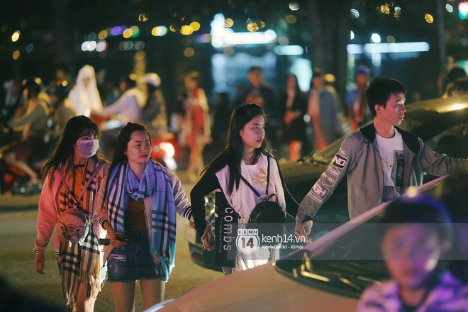 Cảnh tượng đ&ocirc;ng đến nghẹt thở ở trung t&acirc;m Đ&agrave; Lạt chiều tối m&ugrave;ng 5 Tết - Ảnh 6.