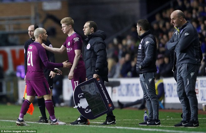 Chơi thiếu người, Man City bị đ&aacute; văng khỏi FA Cup - Ảnh 12.