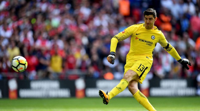 Courtois phản xạ nhanh như điện, chuẩn bị cho đại chiến với Barca - Ảnh 4.