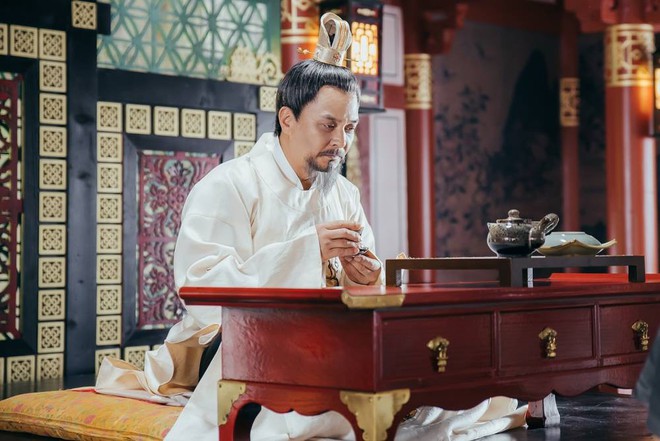 Nam diễn vi&ecirc;n nổi tiếng Ph&iacute;a đ&ocirc;ng vườn địa đ&agrave;ng g&acirc;y chấn động v&igrave; bị c&aacute;o buộc quấy rối t&igrave;nh dục sinh vi&ecirc;n nữ - Ảnh 2.