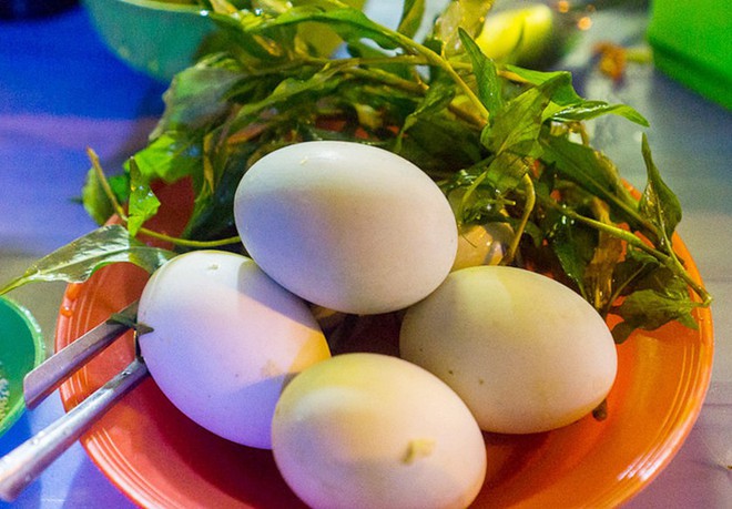 5 món trứng khiến người dân thế giới "hoảng hồn", trong đó Việt Nam đã chiếm trọn 3 món Vit3-1519127489745503335789