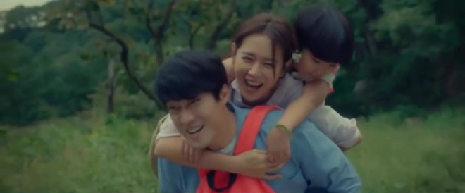 Vợ chồng So Ji Sub v&agrave; Son Ye Jin trẻ đẹp ngỡ ng&agrave;ng trong loạt poster v&agrave; trailer phim - Ảnh 4.