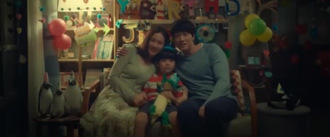 Vợ chồng So Ji Sub và Son Ye Jin trẻ đẹp ngỡ ngàng trong loạt poster và trailer phim - Ảnh 5.