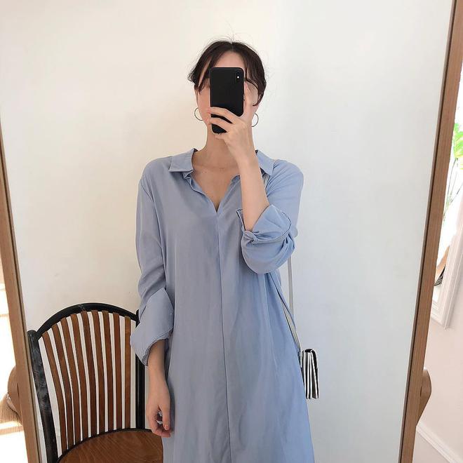 Lười mix đồ nhưng vẫn muốn tr&ocirc;ng m&igrave;nh thật hay ho, bạn h&atilde;y sắm ngay một chiếc v&aacute;y sơ mi d&aacute;ng rộng như thế n&agrave;y - Ảnh 3.