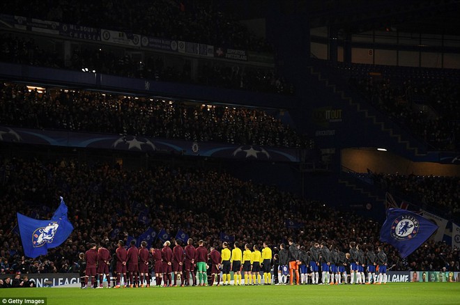 Messi ph&aacute; dớp, Barca may mắn tho&aacute;t thua Chelsea - Ảnh 2.