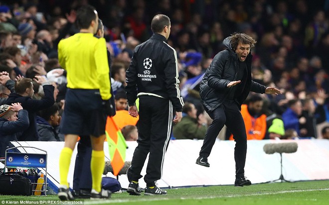 Messi ph&aacute; dớp, Barca may mắn tho&aacute;t thua Chelsea - Ảnh 10.