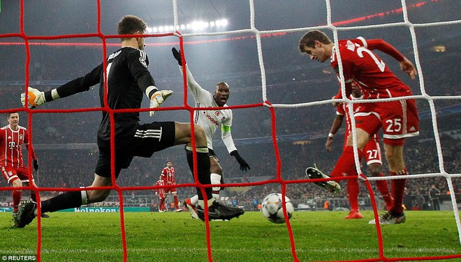 Bayern Munich hủy diệt Besiktas, đặt một chân vào tứ kết Champions League - Ảnh 4.