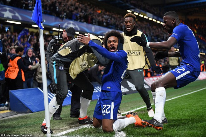 Messi ph&aacute; dớp, Barca may mắn tho&aacute;t thua Chelsea - Ảnh 9.