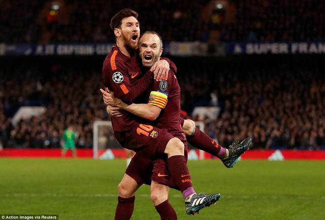 Messi ph&aacute; dớp, Barca may mắn tho&aacute;t thua Chelsea - Ảnh 13.