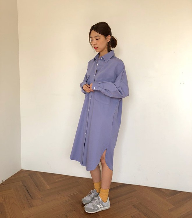 Lười mix đồ nhưng vẫn muốn tr&ocirc;ng m&igrave;nh thật hay ho, bạn h&atilde;y sắm ngay một chiếc v&aacute;y sơ mi d&aacute;ng rộng như thế n&agrave;y - Ảnh 5.