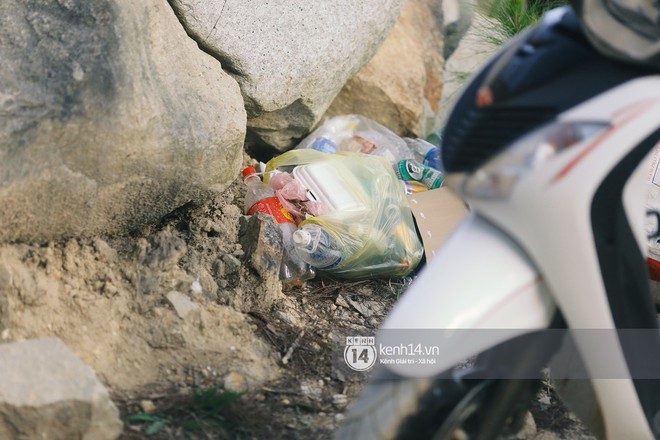 Nhiều du khách kéo đến Tuyệt tình cốc ở Đà Lạt để check-in dịp Tết, rác thải bắt đầu xuất hiện - Ảnh 10.