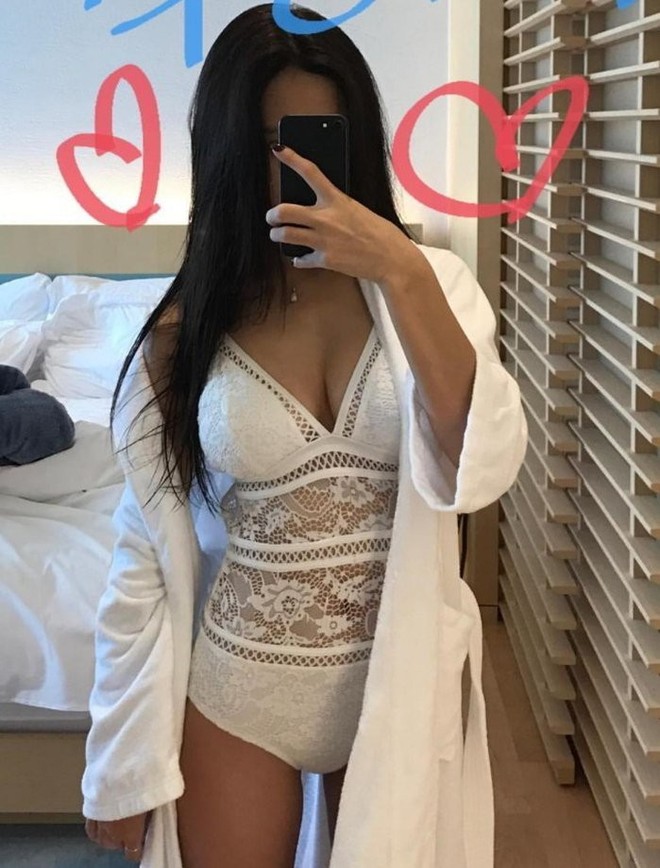 Những m&agrave;n khoe ngực khủng đến nhức mắt l&agrave;m dậy s&oacute;ng mạng x&atilde; hội của c&aacute;c mỹ nh&acirc;n Kpop - Ảnh 17.