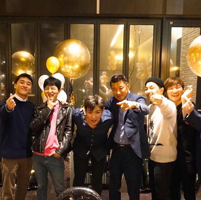 Phát khóc trước bức ảnh hiếm hoi: 5 thành viên Big Bang tụ họp như một gia đình trước ngày G-Dragon nhập ngũ - Ảnh 4.