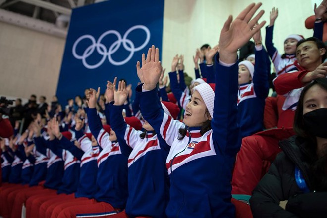 Ảnh: Những “bóng hồng” hoạt náo viên Triều Tiên tỏa nắng ở Olympic - Ảnh 11.