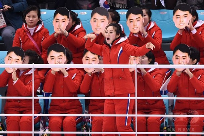 Ảnh: Những “bóng hồng” hoạt náo viên Triều Tiên tỏa nắng ở Olympic - Ảnh 15.